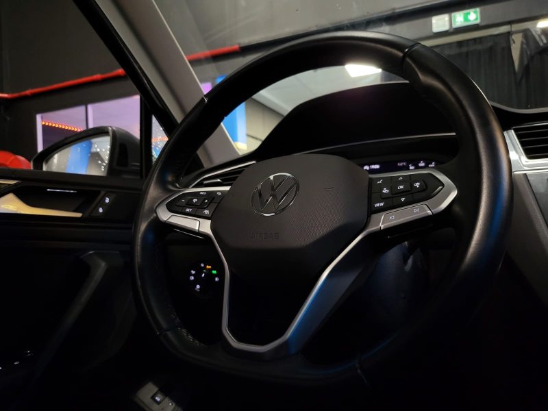 VOLKSWAGEN TIGUAN 1.5 TSI 150 CV ELEGANCE / TOIT OUVRANT + CAMERA 360° + IQ LIGHT /