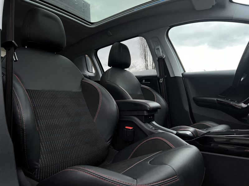 PEUGEOT 2008 PHASE 2 GT-Line 1.2 110 BOITE AUTO GPS CAMERA TOIT PANO APPLE & ANDROID - GARANTIE 1 AN