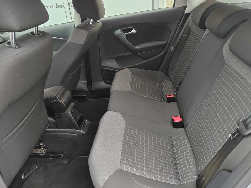 VOLKSWAGEN POLO 2015