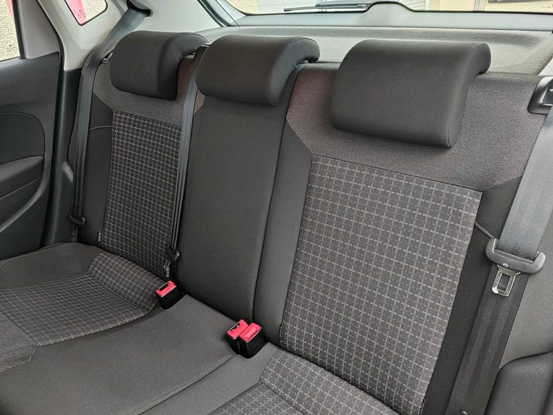 VOLKSWAGEN POLO 2015