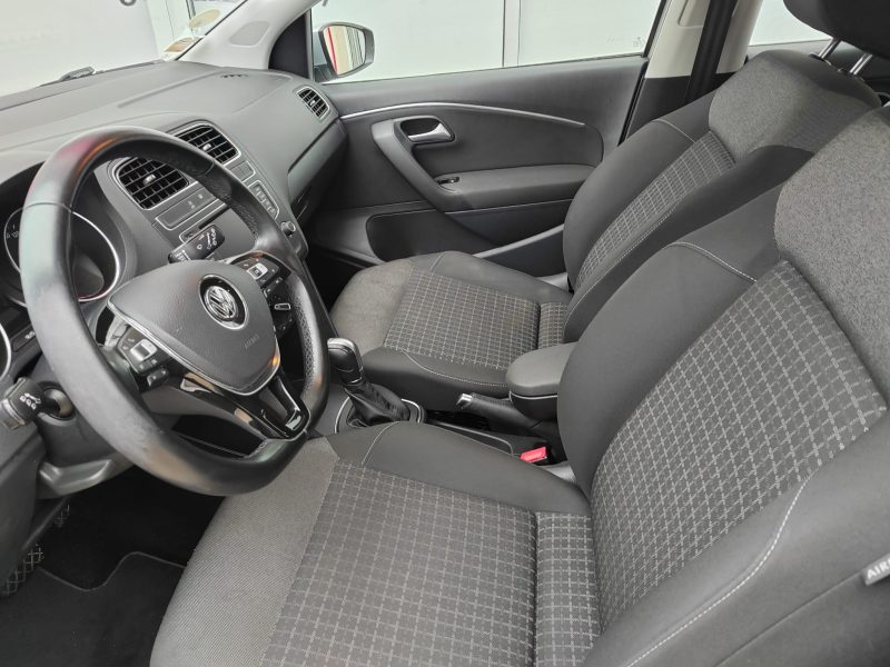 VOLKSWAGEN POLO 2015