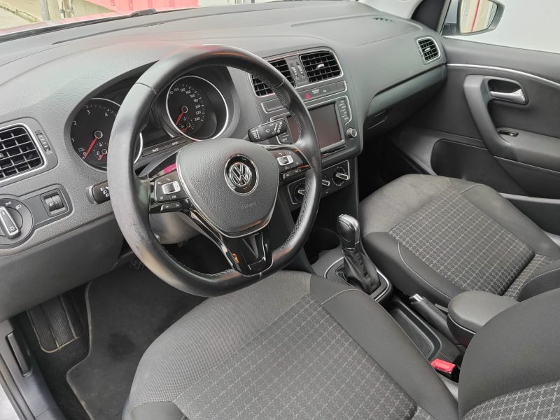 VOLKSWAGEN POLO 2015