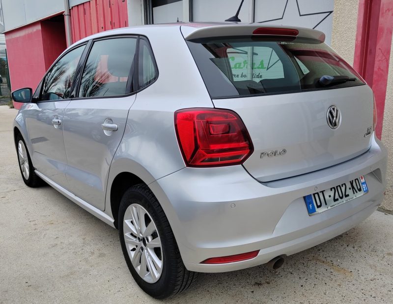 VOLKSWAGEN POLO 2015