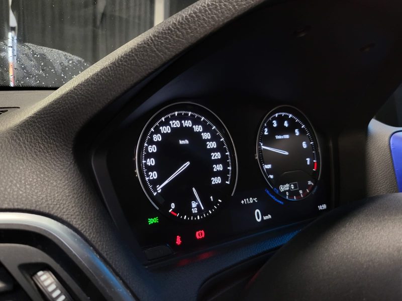 BMW 1 F20 118 i 136cv BUSINESS DESIGN  VOLANT M SPORT / SIEGES CHAUFFANTS / RADARS AR