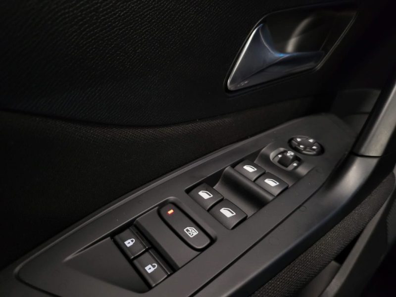 PEUGEOT 308 1,2 PURETECH 110 ACTIVE PACK / SUIVI PEUGEOT / 1ERE MAIN / APPLE CARPLAY