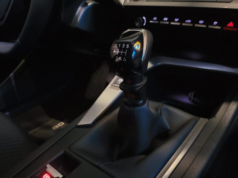 PEUGEOT 308 1,2 PURETECH 110 ACTIVE PACK / SUIVI PEUGEOT / 1ERE MAIN / APPLE CARPLAY