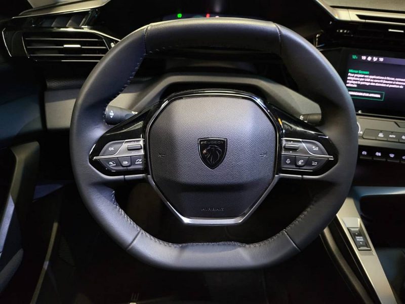 PEUGEOT 308 1,2 PURETECH 110 ACTIVE PACK / SUIVI PEUGEOT / 1ERE MAIN / APPLE CARPLAY