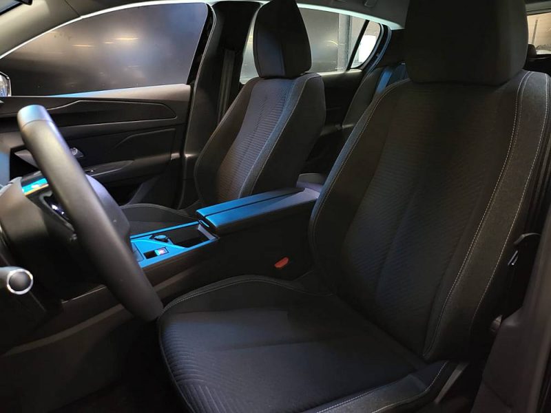 PEUGEOT 308 1,2 PURETECH 110 ACTIVE PACK / SUIVI PEUGEOT / 1ERE MAIN / APPLE CARPLAY