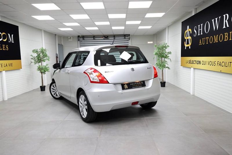 SUZUKI SWIFT 2015