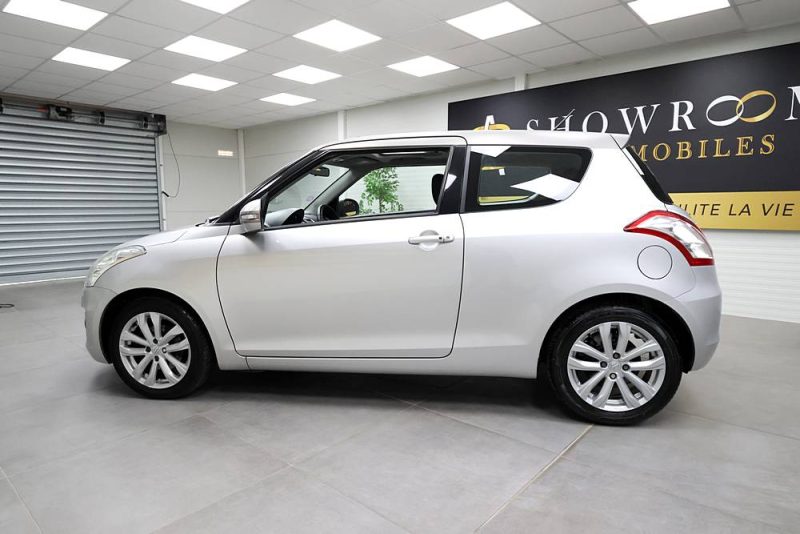 SUZUKI SWIFT 2015