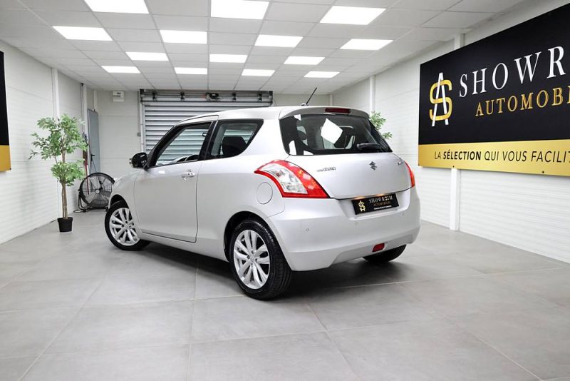 SUZUKI SWIFT 2015
