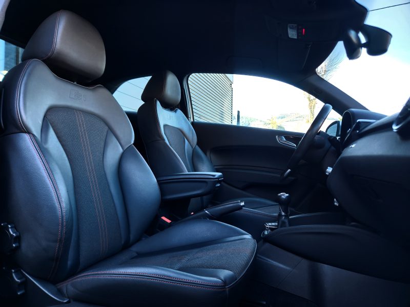 AUDI S1 2.0 TFSI 230 QUATTRO*XENON*1°MAIN*COLLECTION*