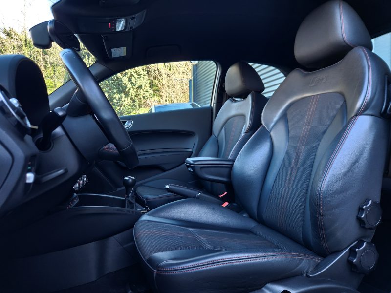 AUDI S1 2.0 TFSI 230 QUATTRO*XENON*1°MAIN*COLLECTION*