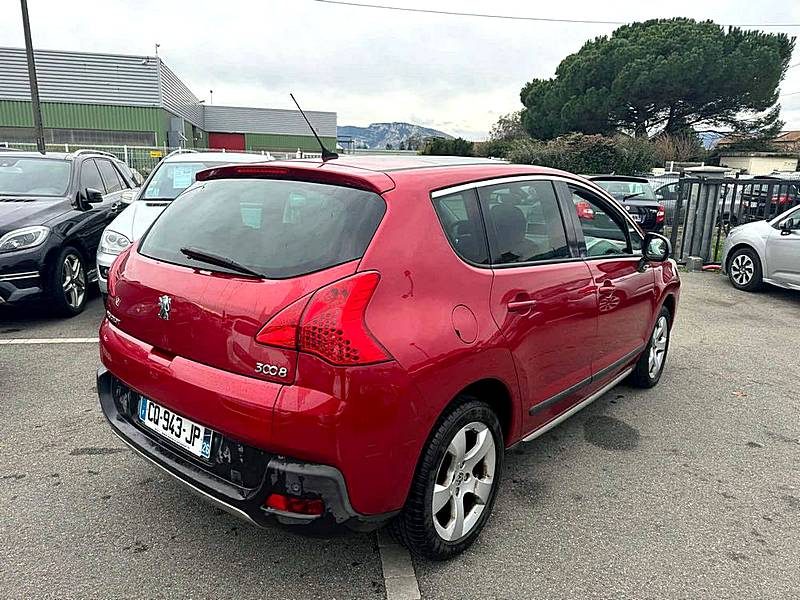 PEUGEOT 3008 2013
