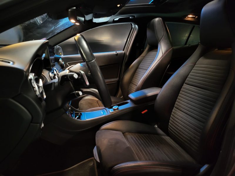 MERCEDES GLA 200 AMG TOIT OUVRANT / SIEGES CHAUFF / CARPLAY / CAMERA / ANGLES MORTS