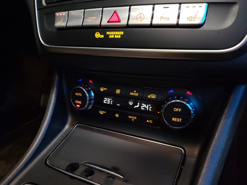 MERCEDES GLA 200 AMG TOIT OUVRANT / SIEGES CHAUFF / CARPLAY / CAMERA / ANGLES MORTS