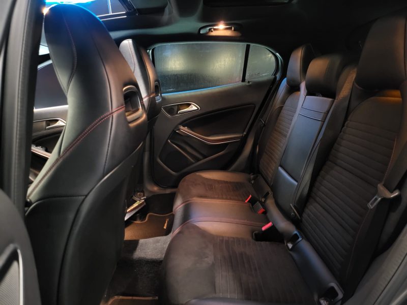 MERCEDES GLA 200 AMG TOIT OUVRANT / SIEGES CHAUFF / CARPLAY / CAMERA / ANGLES MORTS