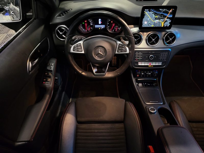 MERCEDES GLA 200 AMG TOIT OUVRANT / SIEGES CHAUFF / CARPLAY / CAMERA / ANGLES MORTS