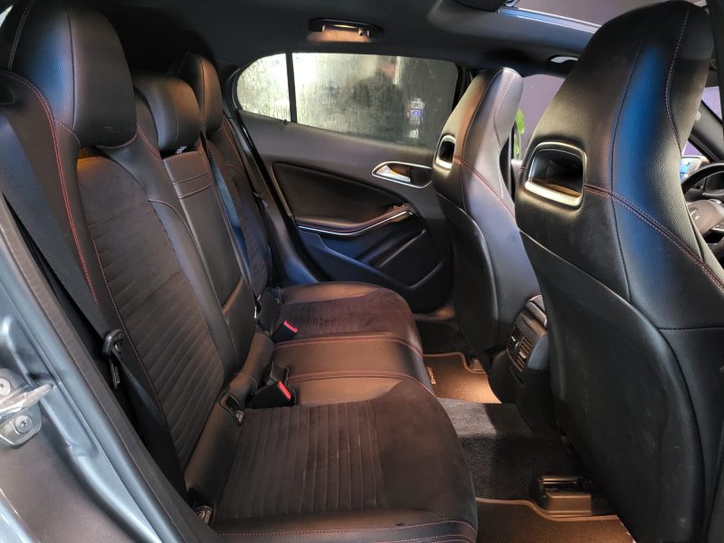 MERCEDES GLA 200 AMG TOIT OUVRANT / SIEGES CHAUFF / CARPLAY / CAMERA / ANGLES MORTS