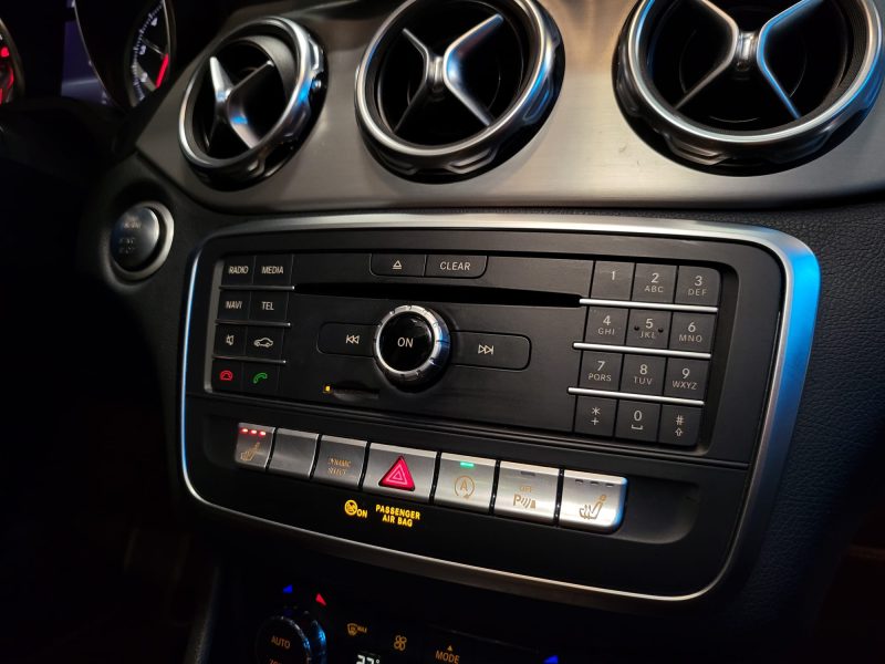 MERCEDES GLA 200 AMG TOIT OUVRANT / SIEGES CHAUFF / CARPLAY / CAMERA / ANGLES MORTS