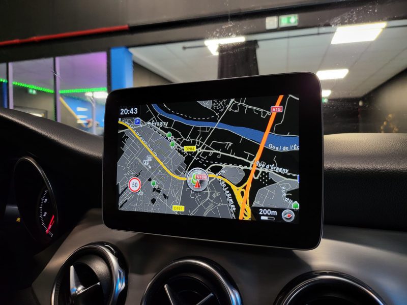 MERCEDES GLA 200 AMG TOIT OUVRANT / SIEGES CHAUFF / CARPLAY / CAMERA / ANGLES MORTS