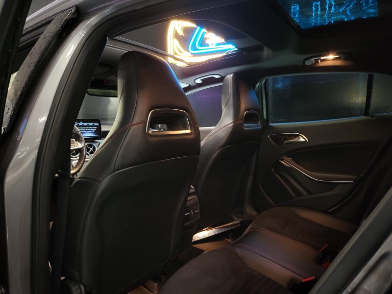 MERCEDES GLA 200 AMG TOIT OUVRANT / SIEGES CHAUFF / CARPLAY / CAMERA / ANGLES MORTS