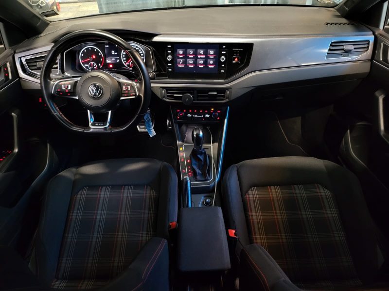 VOLKSWAGEN POLO GTI 2.0 DSG 6 / CARPLAY + REGULATEUR ADAPTATIF + SIEGES CHAUFFANTS /