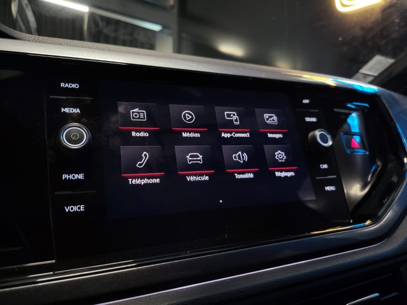 VOLKSWAGEN POLO GTI 2.0 DSG 6 / CARPLAY + REGULATEUR ADAPTATIF + SIEGES CHAUFFANTS /