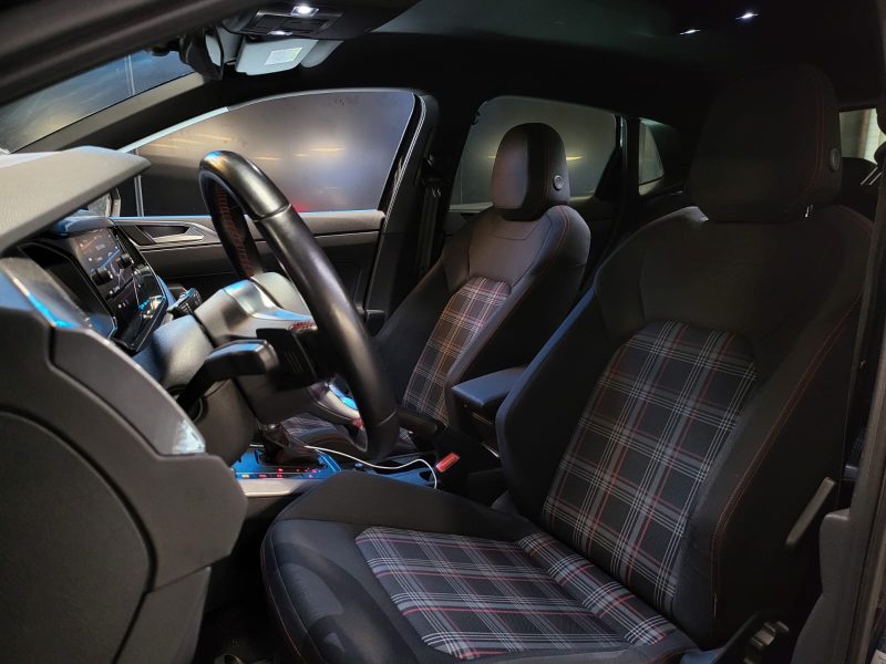 VOLKSWAGEN POLO GTI 2.0 DSG 6 / CARPLAY + REGULATEUR ADAPTATIF + SIEGES CHAUFFANTS /