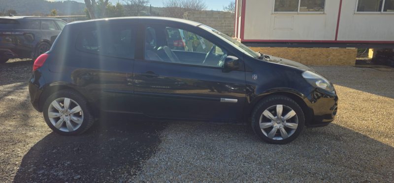 RENAULT Clio 3 III 1.2 TCe 100ch finition XV de France