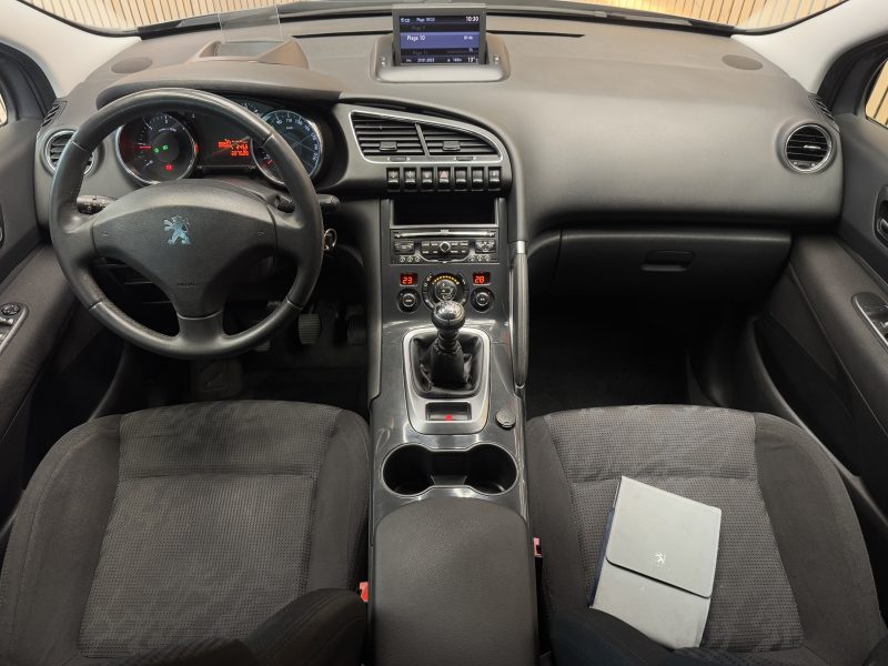 PEUGEOT 3008 2011