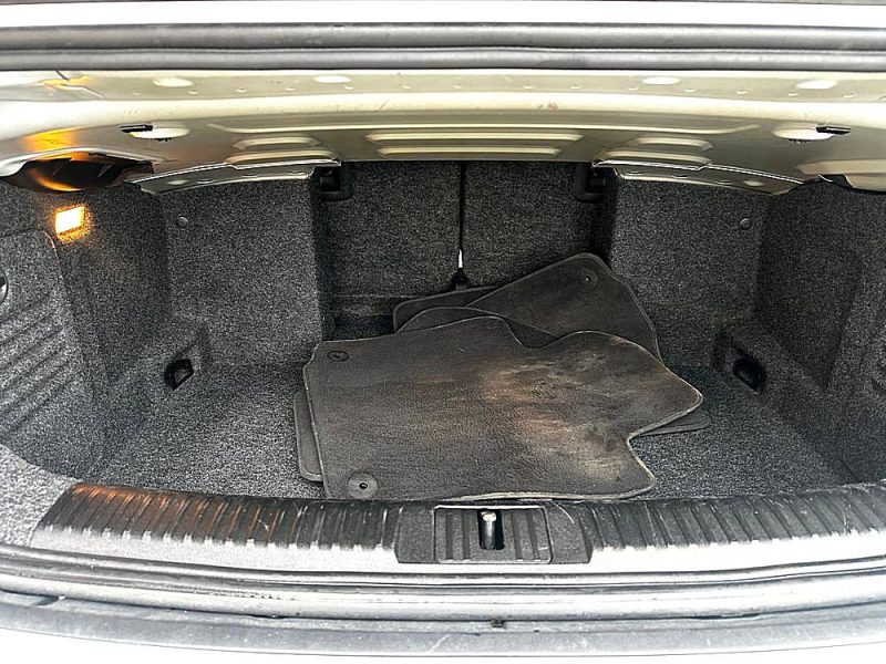 VOLKSWAGEN GOLF VI  0001