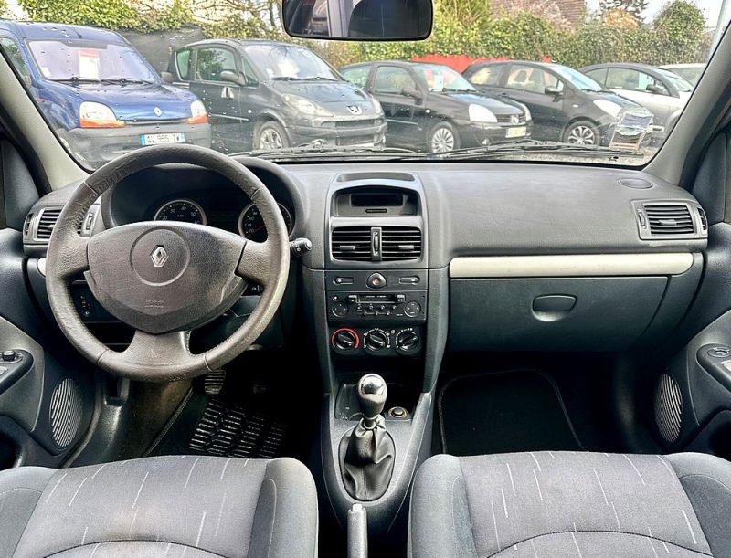 RENAULT CLIO 2004