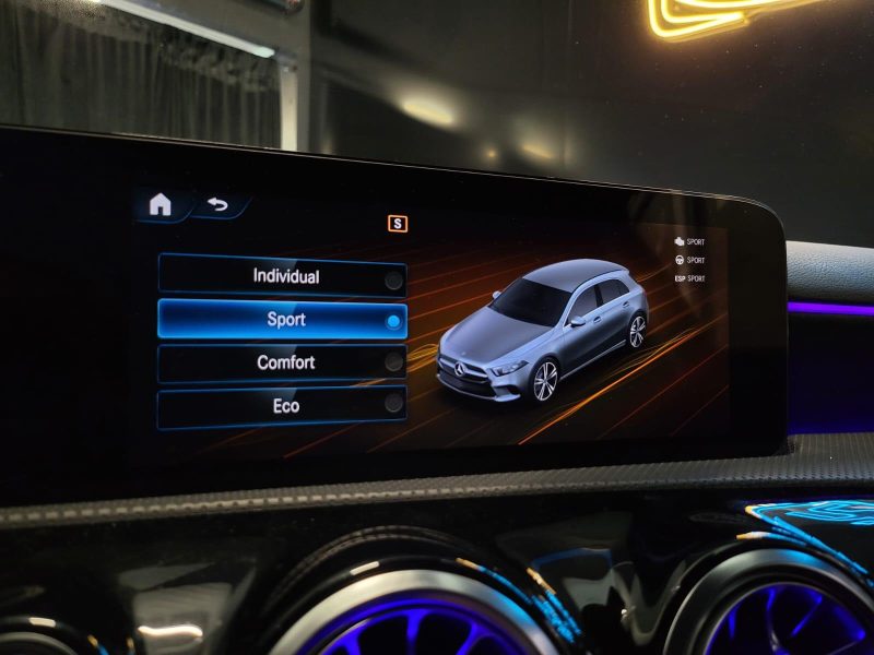 MERCEDES CLASSE A 200 163cv AMG LINE / ENTRETIEN COMPLET MERCEDES + CARPLAY + SIEGES CHAUFFANTS /