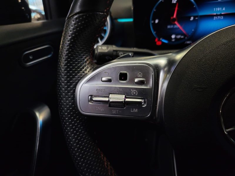 MERCEDES CLASSE A 200 163cv AMG LINE / ENTRETIEN COMPLET MERCEDES + CARPLAY + SIEGES CHAUFFANTS /