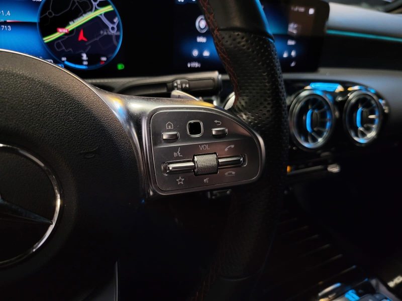 MERCEDES CLASSE A 200 163cv AMG LINE / ENTRETIEN COMPLET MERCEDES + CARPLAY + SIEGES CHAUFFANTS /