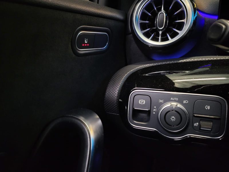 MERCEDES CLASSE A 200 163cv AMG LINE / ENTRETIEN COMPLET MERCEDES + CARPLAY + SIEGES CHAUFFANTS /