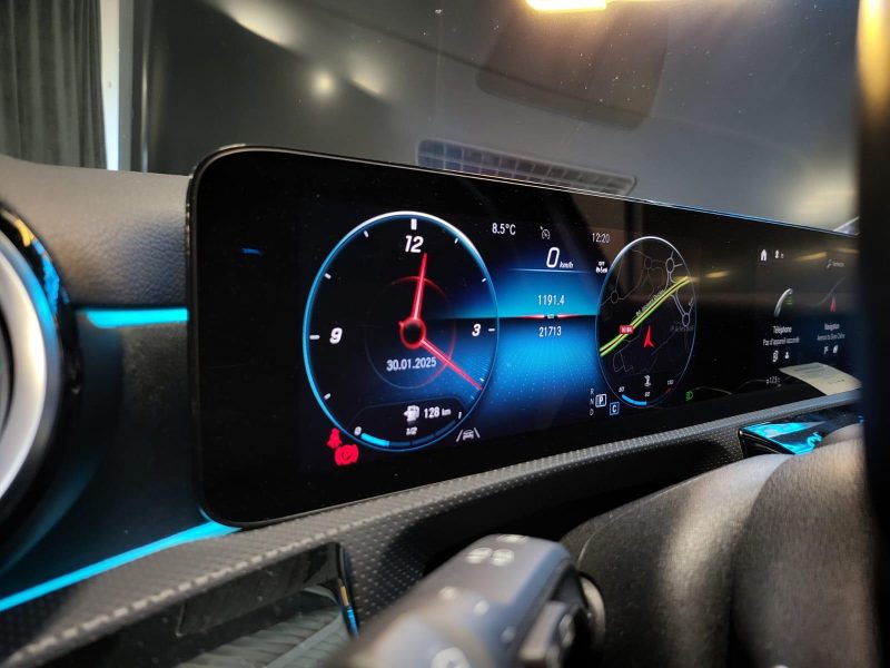 MERCEDES CLASSE A 200 163cv AMG LINE / ENTRETIEN COMPLET MERCEDES + CARPLAY + SIEGES CHAUFFANTS /