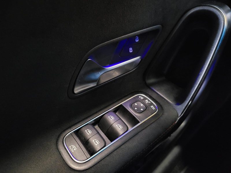 MERCEDES CLASSE A 200 163cv AMG LINE / ENTRETIEN COMPLET MERCEDES + CARPLAY + SIEGES CHAUFFANTS /