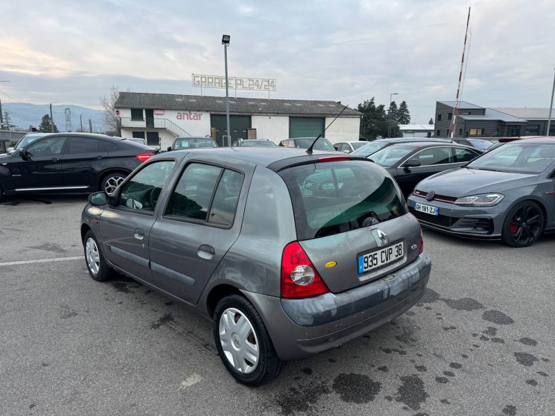 RENAULT CLIO 2002