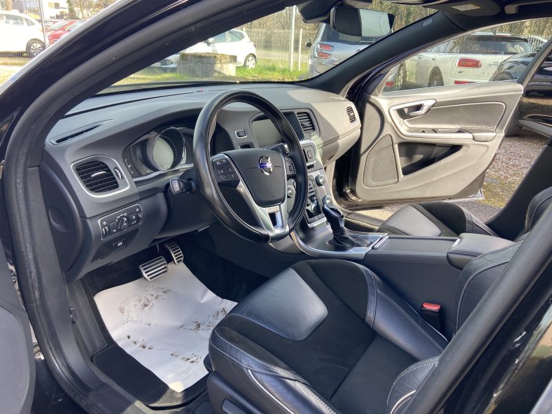 VOLVO V60 2.0 150CV D3 BVA R DESIGN