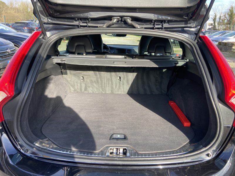 VOLVO V60 2.0 150CV D3 BVA R DESIGN