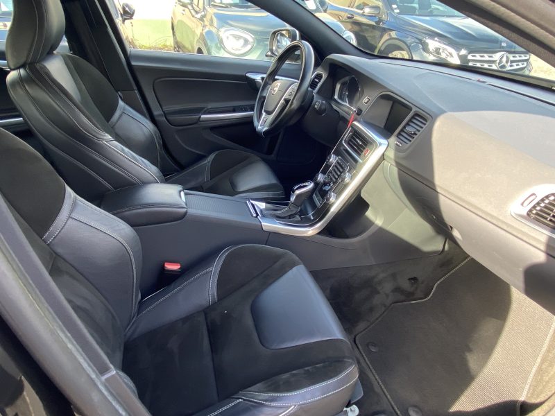 VOLVO V60 2.0 150CV D3 BVA R DESIGN