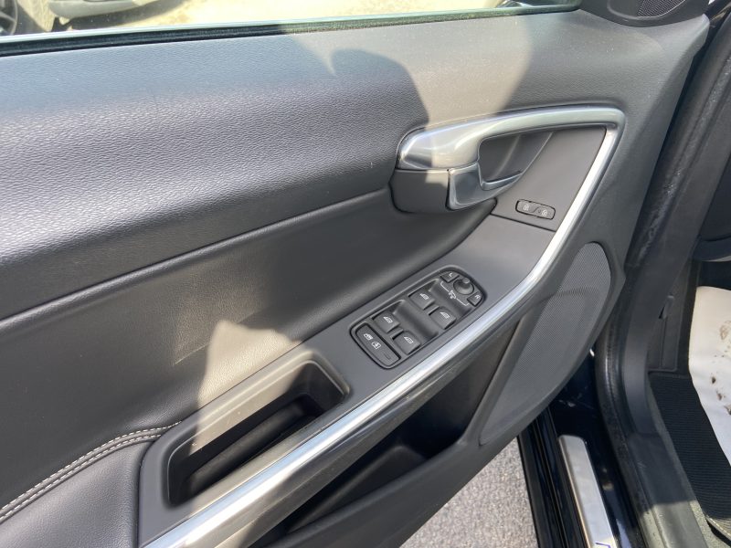 VOLVO V60 2.0 150CV D3 BVA R DESIGN