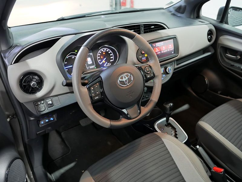 TOYOTA YARIS HYBRID 2019