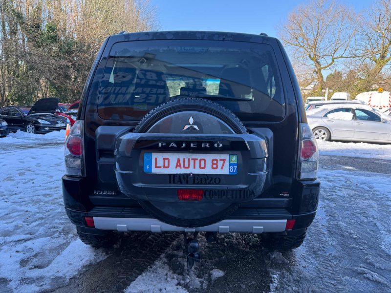 MITSUBISHI PAJERO 2015