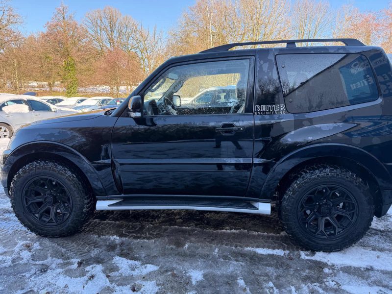 MITSUBISHI PAJERO 2015