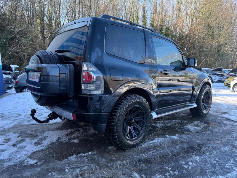 MITSUBISHI PAJERO 2015