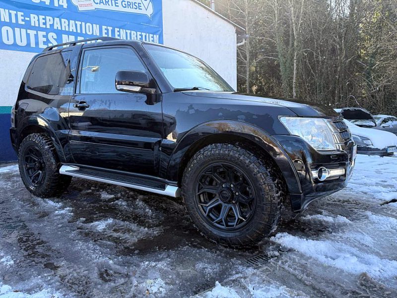 MITSUBISHI PAJERO 2015