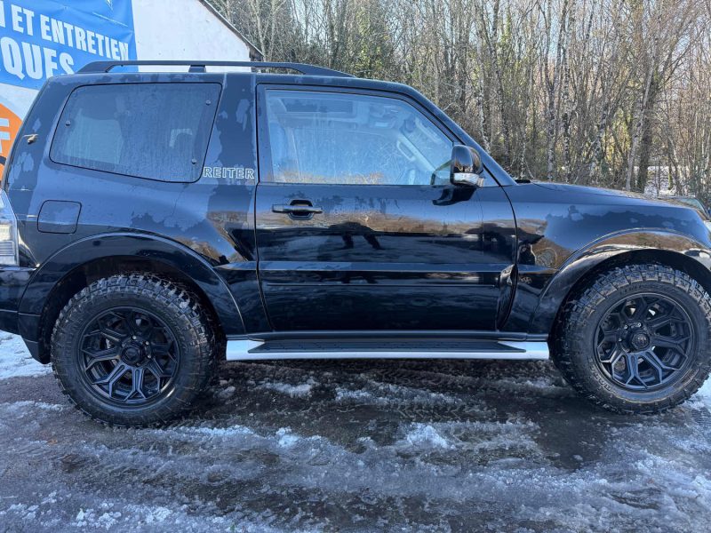 MITSUBISHI PAJERO 2015